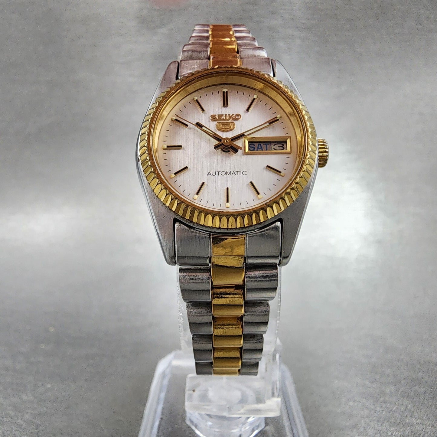 Seiko 5 Watch Women 25mm White Dial Two Tone Daydate Round 42060510 Runs5