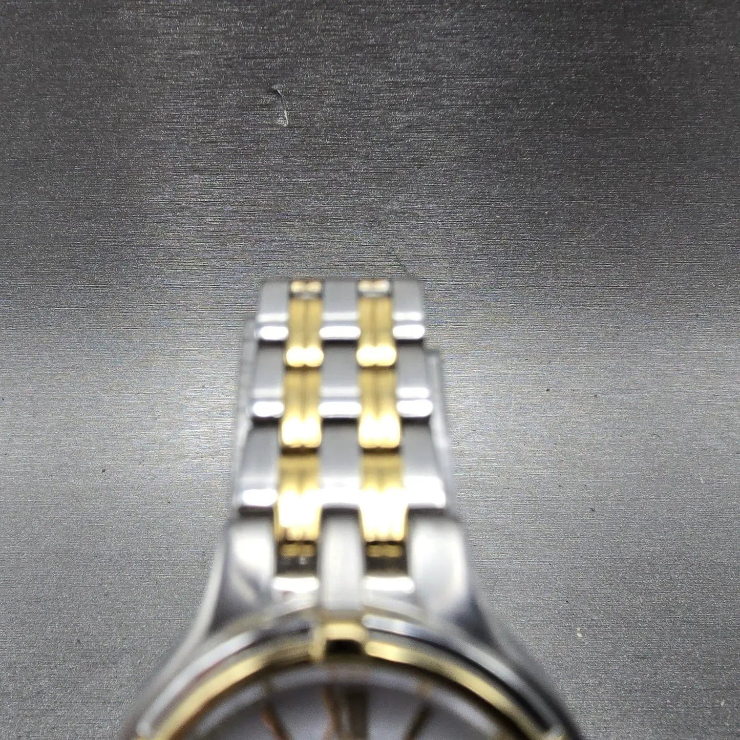 Seiko Solar Watch Women 28mm White Dial Two Tone Date Round V187-0AA0 Runs4
