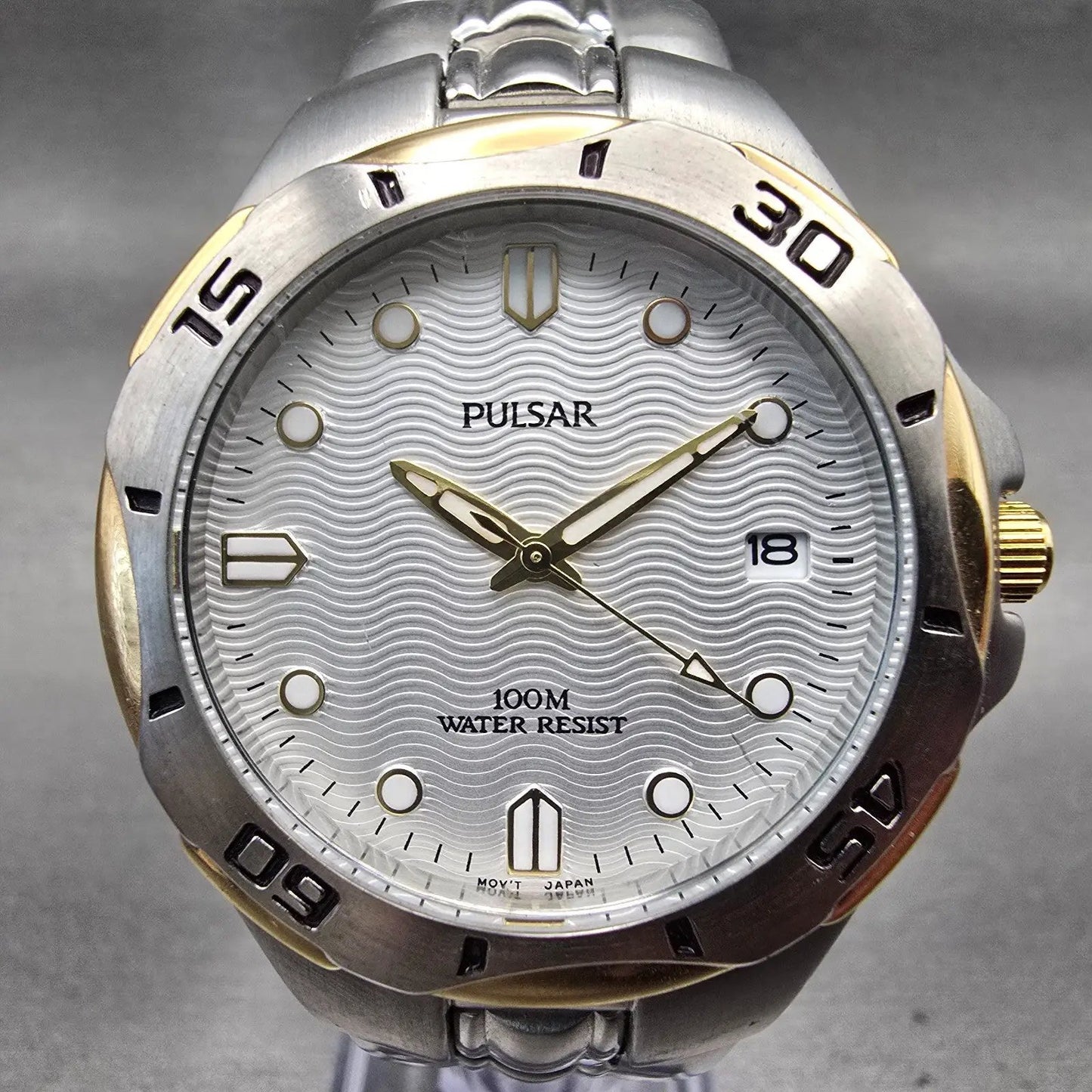 Seiko Pulsar Watch Men 39mm Silver Dial Two Tone Date Round VX42-X019 New Batt1