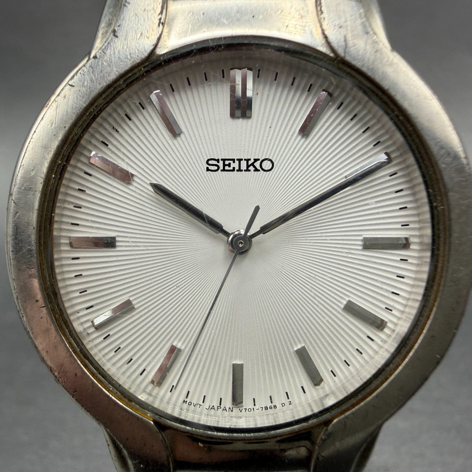 Seiko Watch Men 35mm White Dial Silver Tone Round V701-7A60 New Battery Vintage1