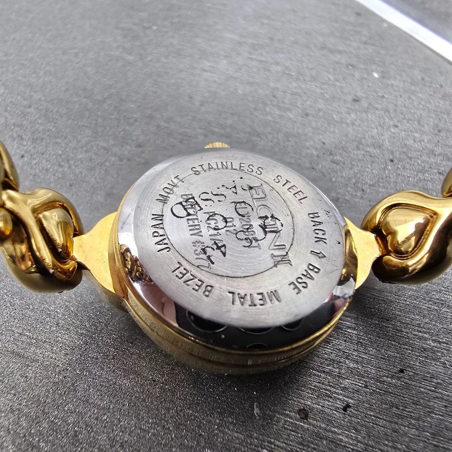 Elgin Watch Women 22mm MOP Dial Gold Tone Round Hearts ELT208ST New Battery9