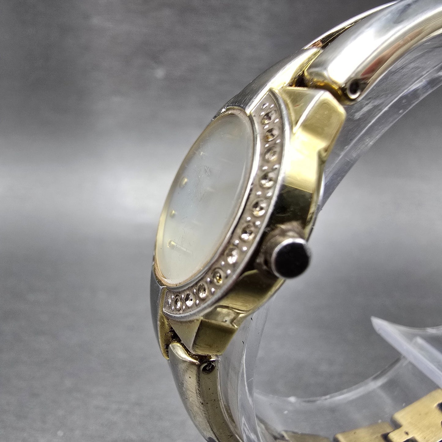 Seiko Solar Watch Women 22mm MOP Dial Gold Tone Round V115-0AW0 Runs Crystals NK2