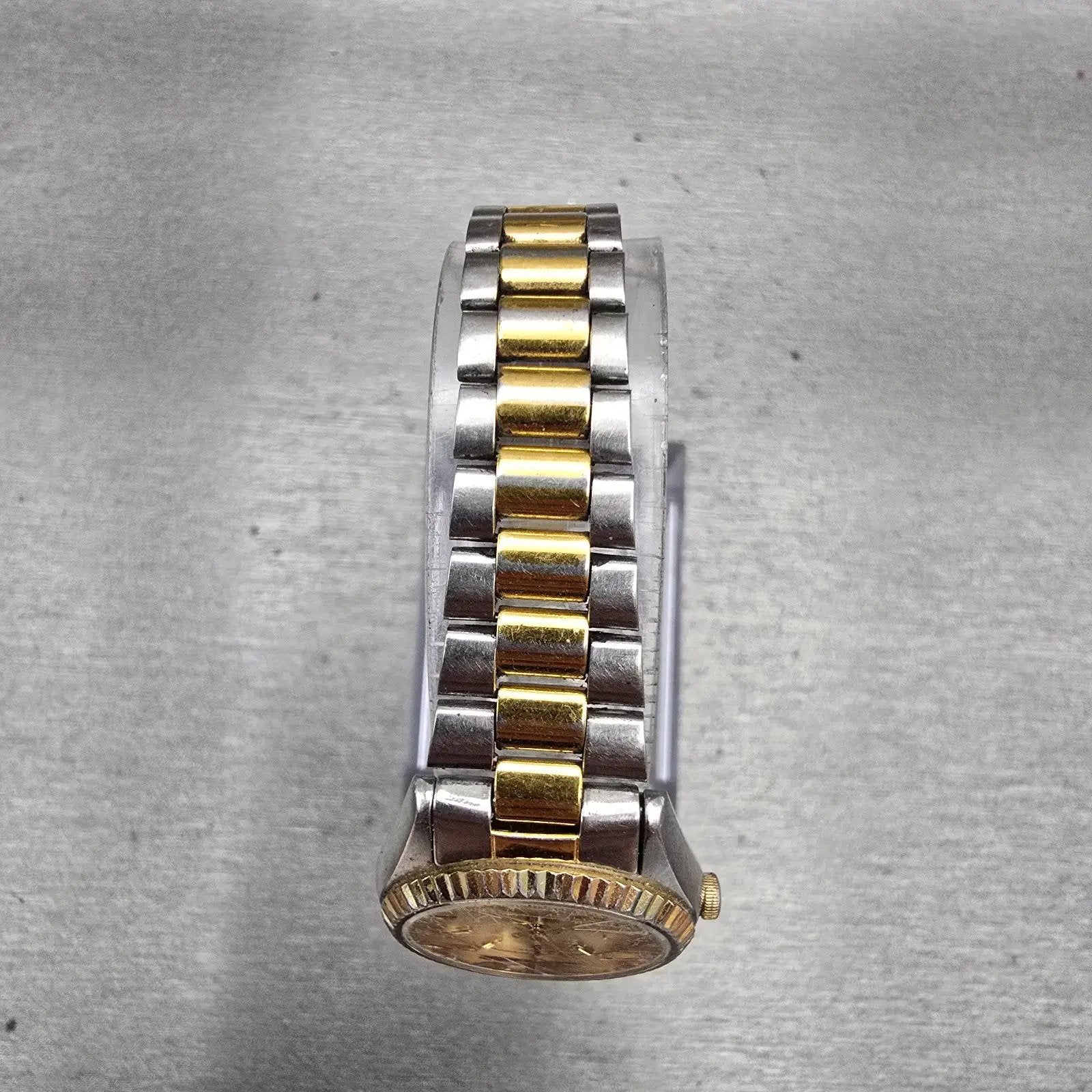 Seiko SQ Watch Women 24mm Champagne Dial Gold Tone Daydate 3E23-0A60 New Battery4