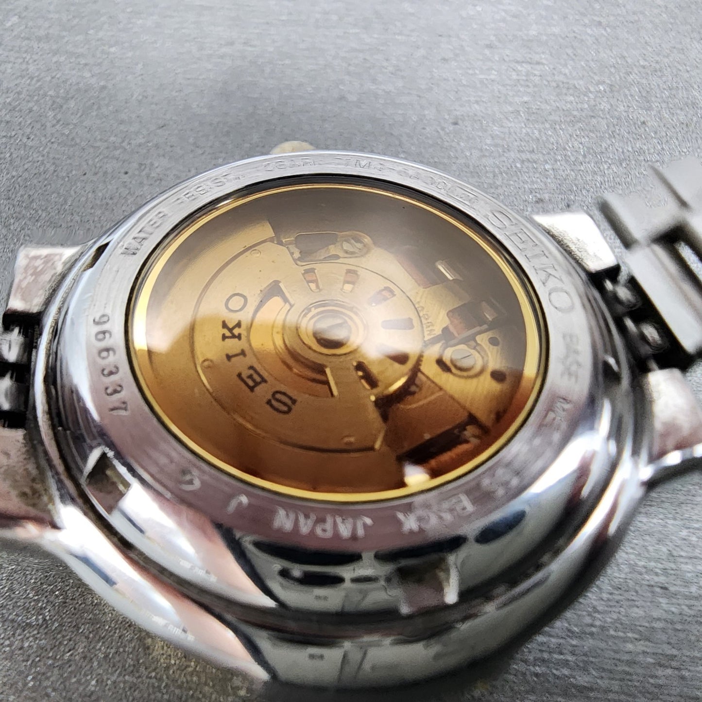 Seiko AGS Watch Men 37mm White Dial Two Tone Date Round 7M426A00 Works9