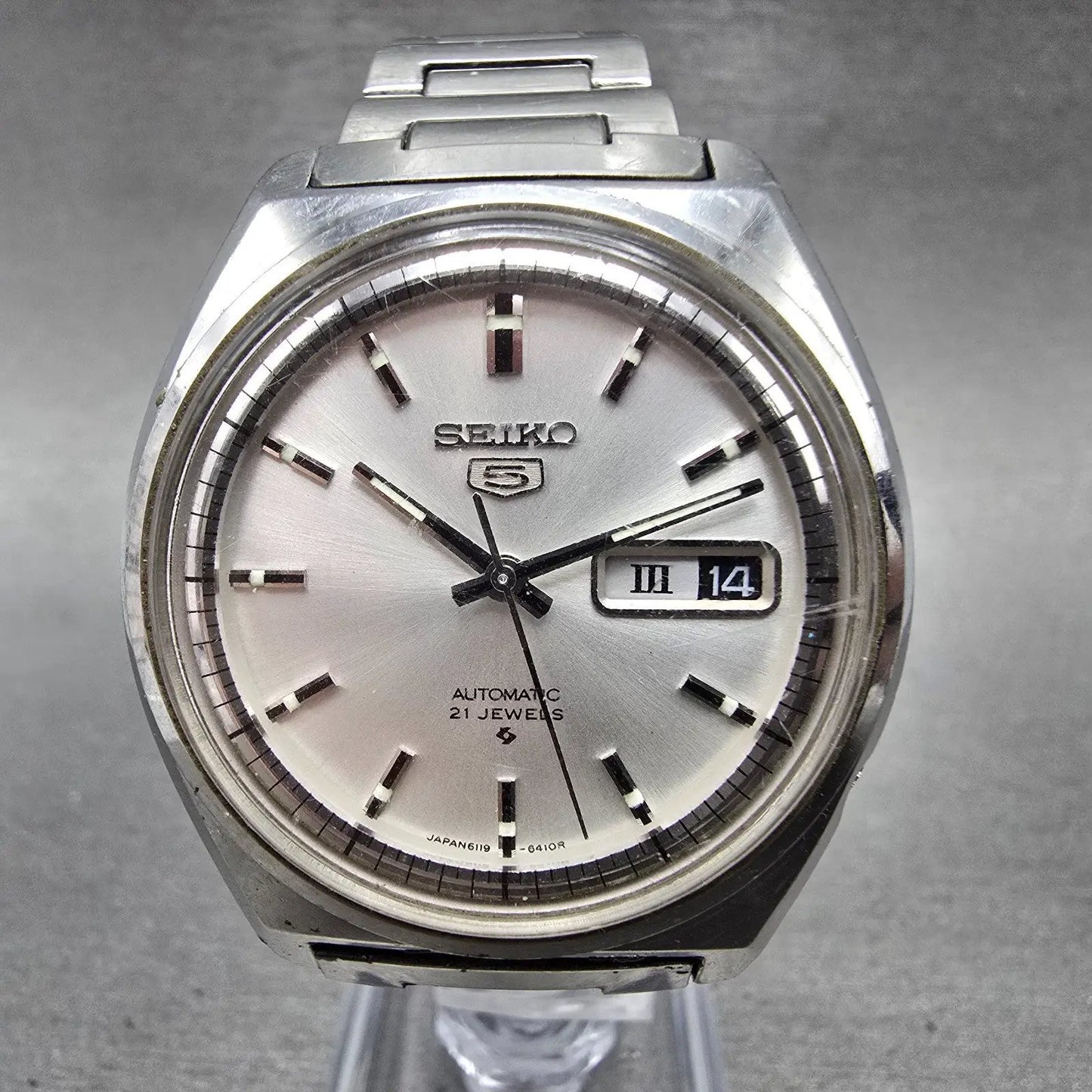 Seiko 5 Automatic Watch Men 37mm Silver Dial Silver Tone Daydate 6119-6410 Runs0