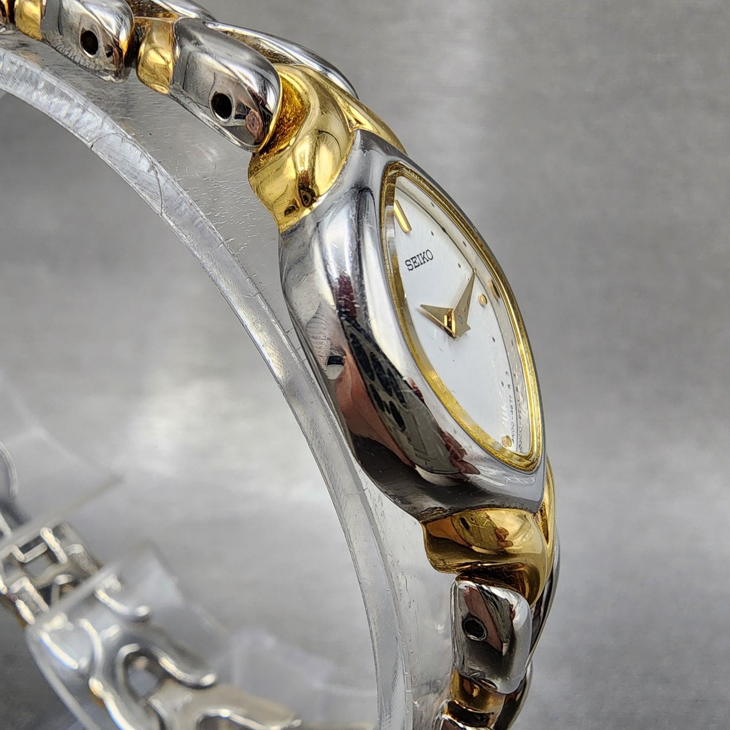 Seiko Watch Women 17mm White Dial Two Tone Oval 4n006581 New Battery3