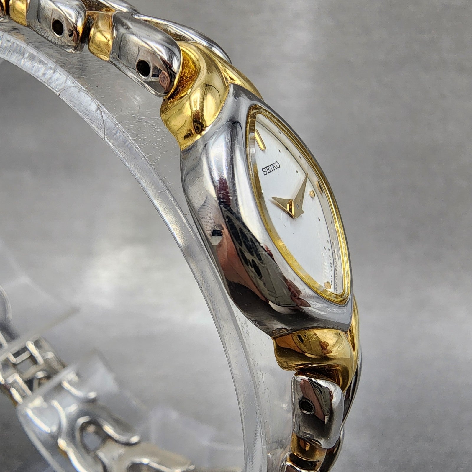 Seiko Watch Women 17mm White Dial Two Tone Oval 4n006581 New Battery3