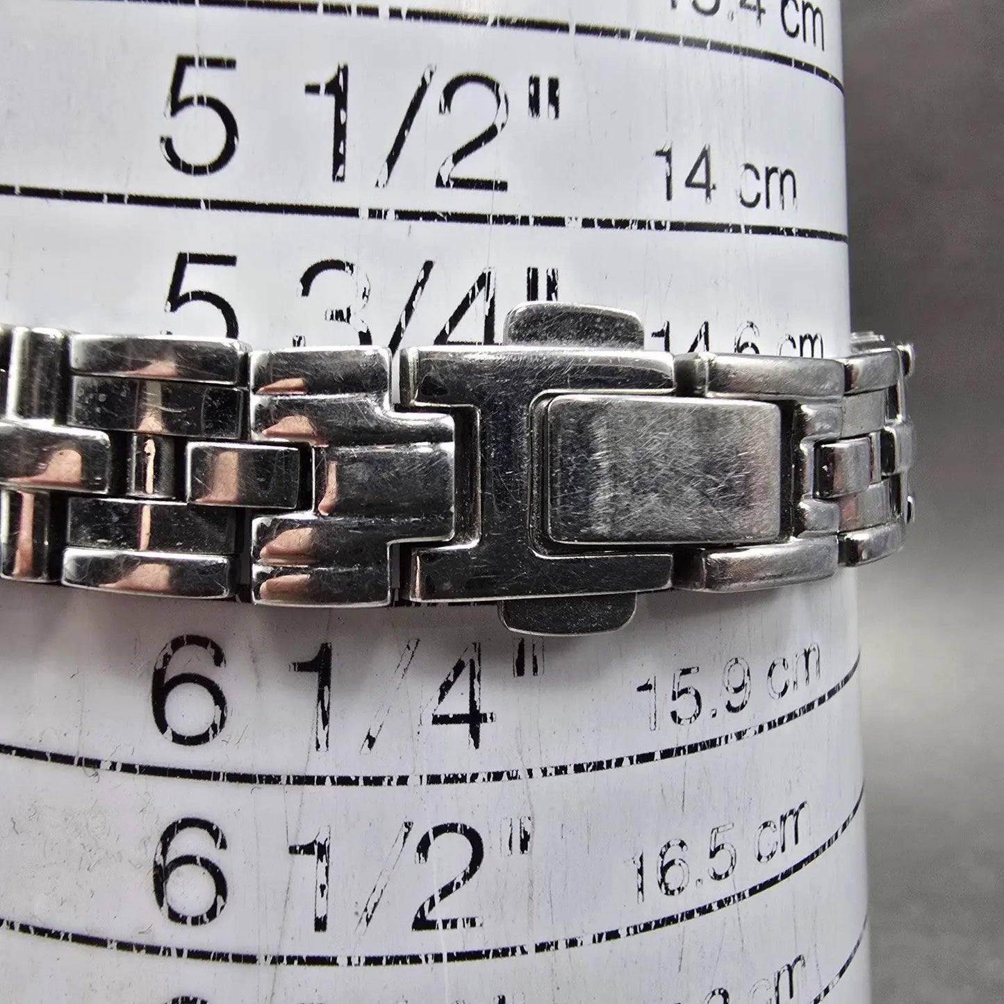 Citizen Watch Women 21mm White Dial Silver Tone Round B023-S028698 Runs Crystals11