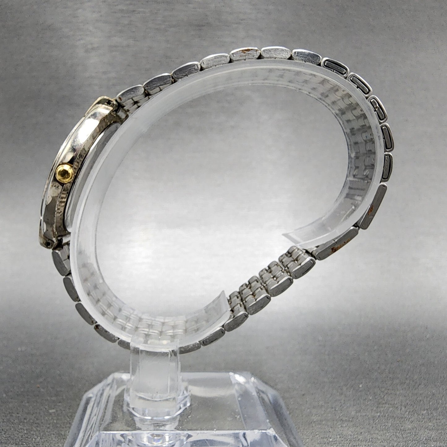 Seiko Watch Men 32mm White Dial Two Tone Round v701-2b50 New Battery
