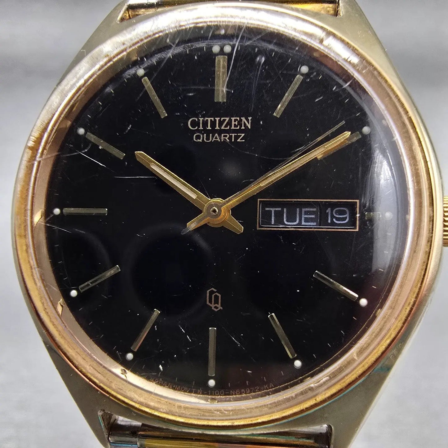 Citizen CQ Watch Men 35mm Black Dial Gold Tone Daydate Round 1100-S63812 New Bat1