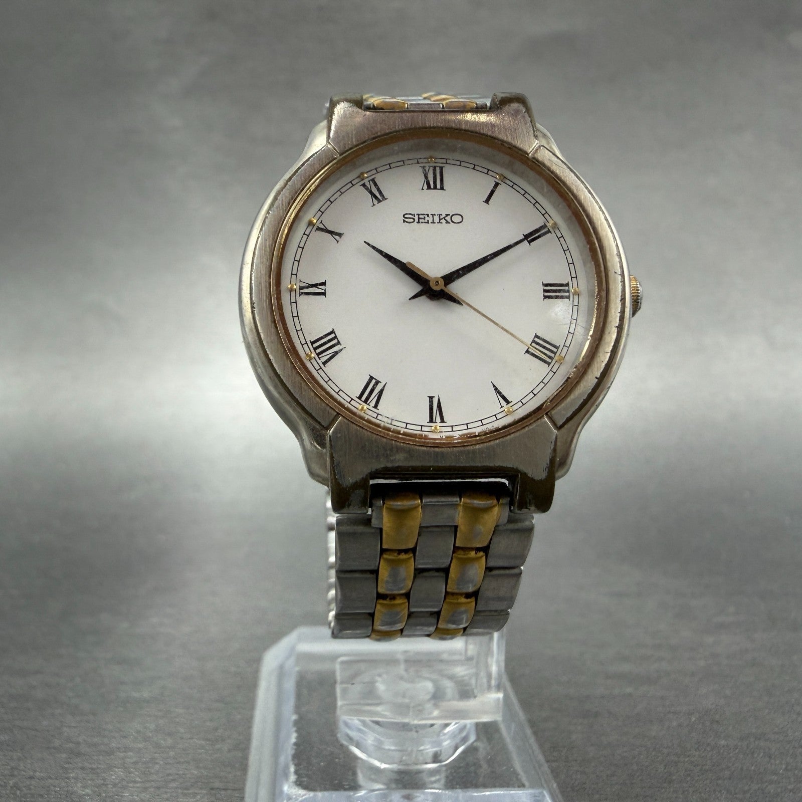 Seiko Watch Unisex 32mm White Dial Two Tone Round V701-2B50 New Battery Vintage5