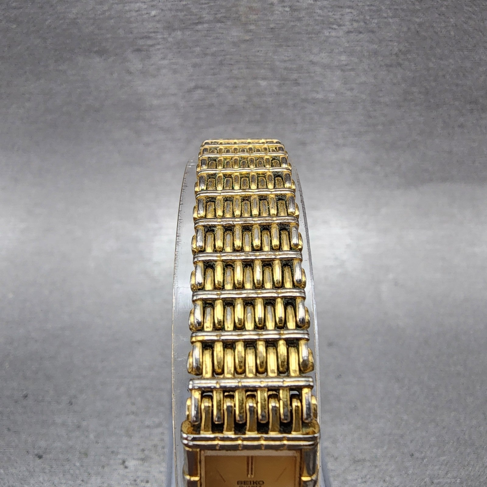 Seiko Tank Watch Women 12mm Champagne Dial Gold Tone 2e205079 New Battery4
