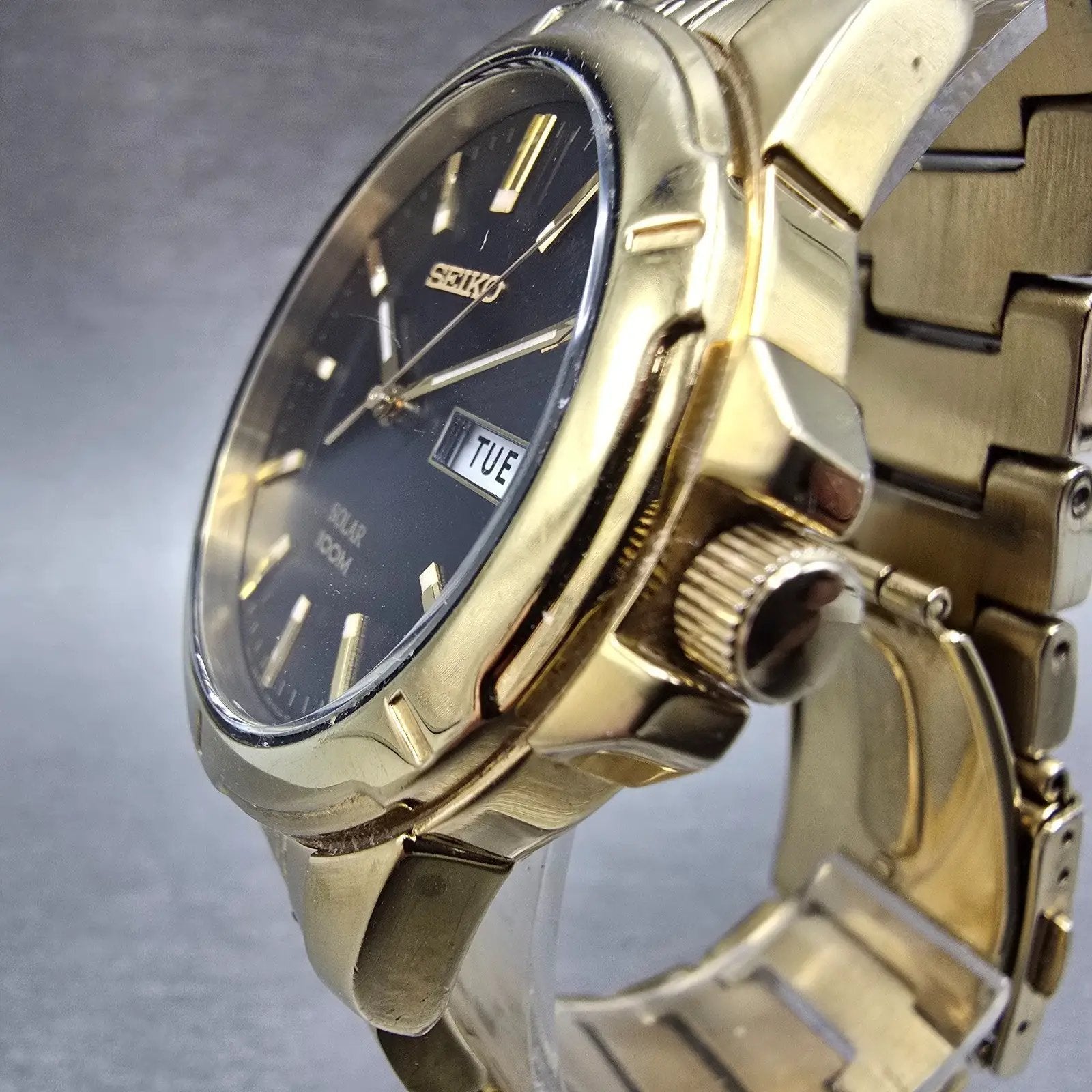 Seiko Solar Watch Men 39mm Black Dial Gold Tone Daydate Round V158-0AD0 Runs HBJ2