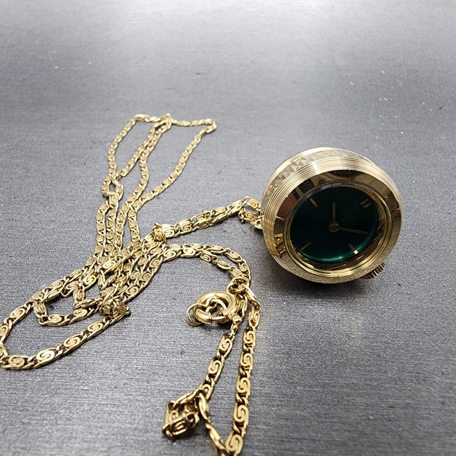 Seiko Necklace Watch Women 22mm Green Dial Gold Tone Manual Wind Runs VTG7