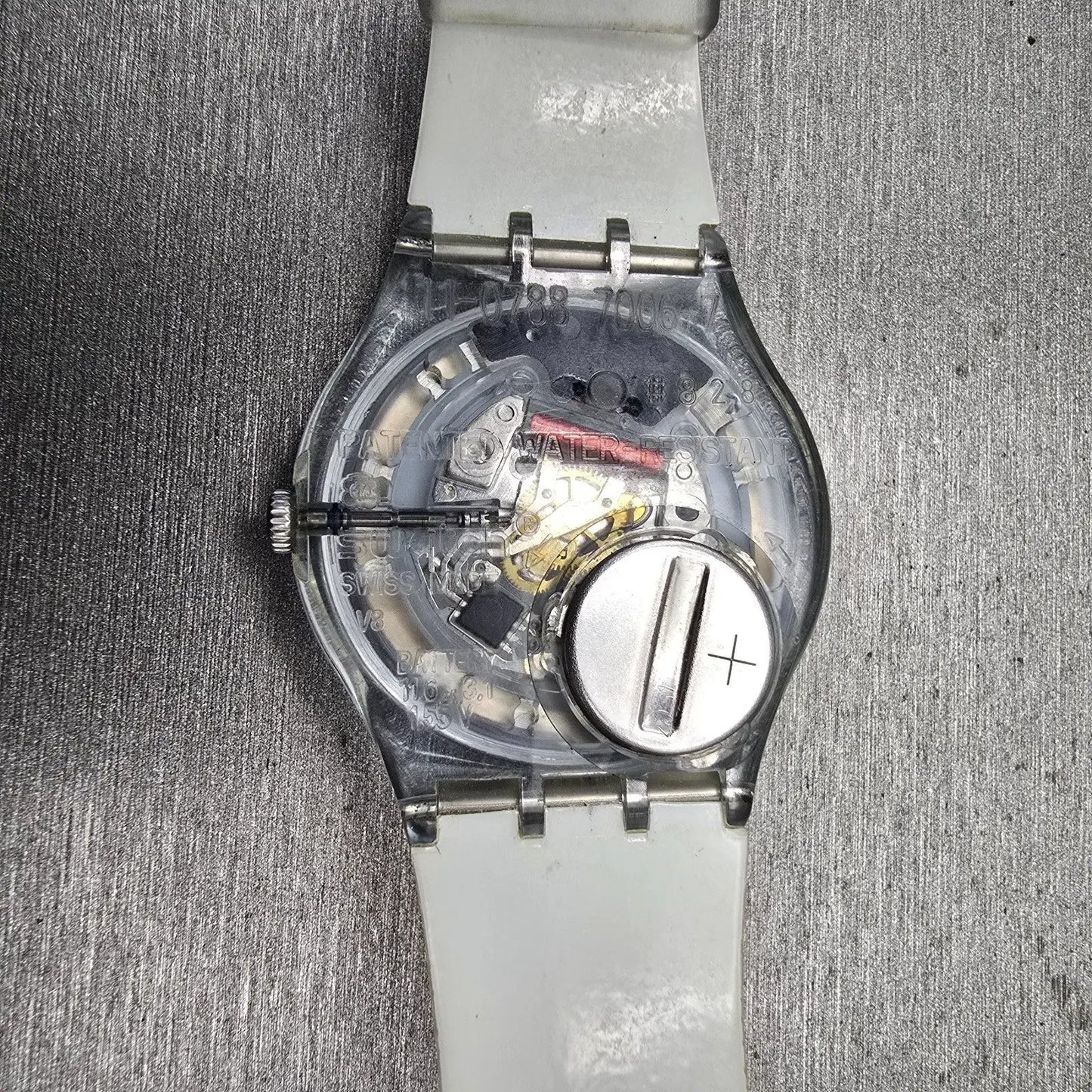 Swatch SWISS GIRL Watch Unisex White Dial Clear Case Round SKZ123 New Battery10