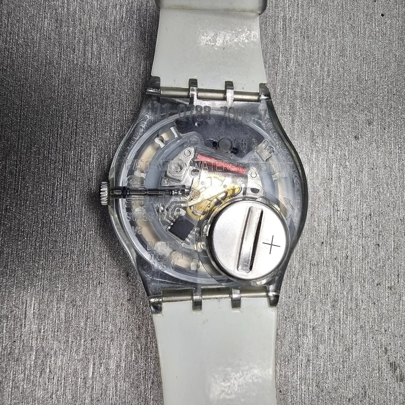 Swatch SWISS GIRL Watch Unisex White Dial Clear Case Round SKZ123 New Battery10