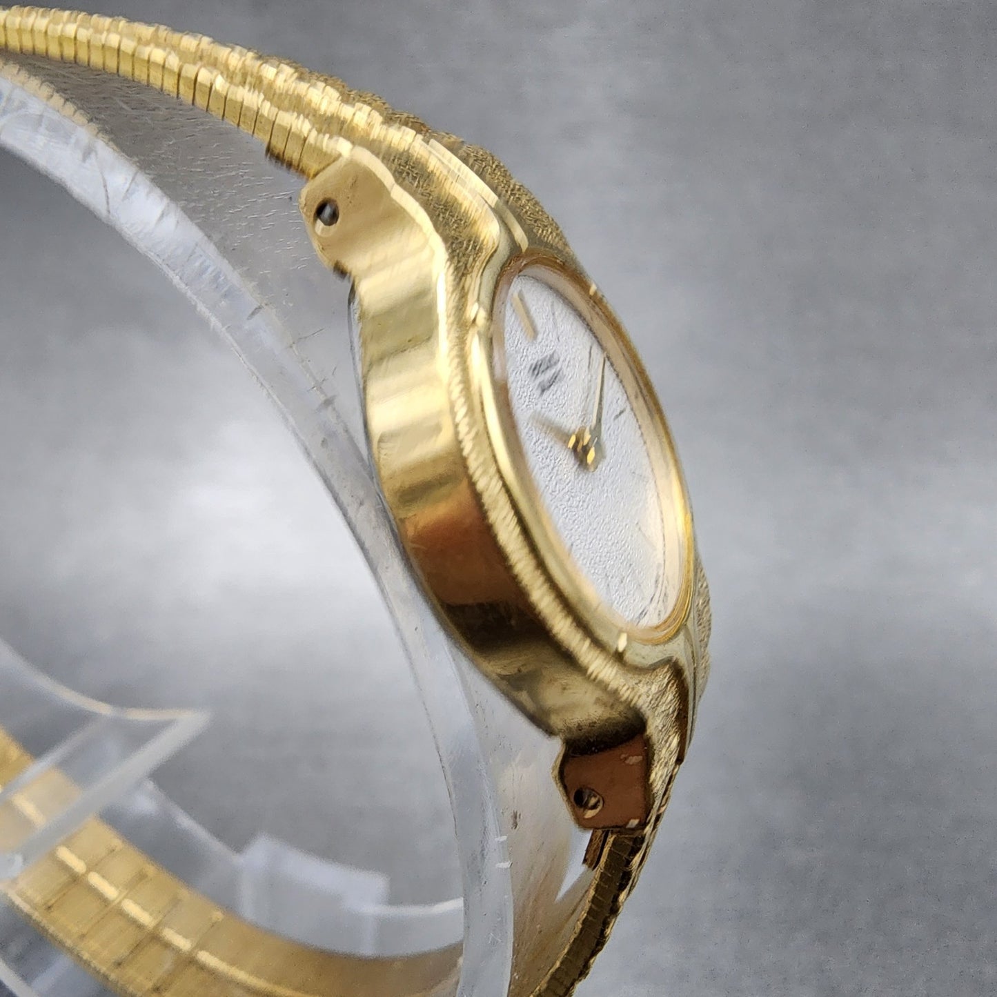 Seiko Watch Women 19mm Silver Dial Gold Tone Round 2y000180 New Battery3