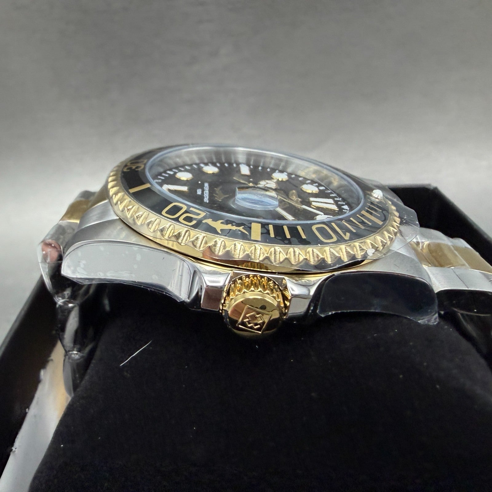 Invicta Pro Diver Watch Men 43mm Black Dial Two Tone Date Bracelet Round 300235