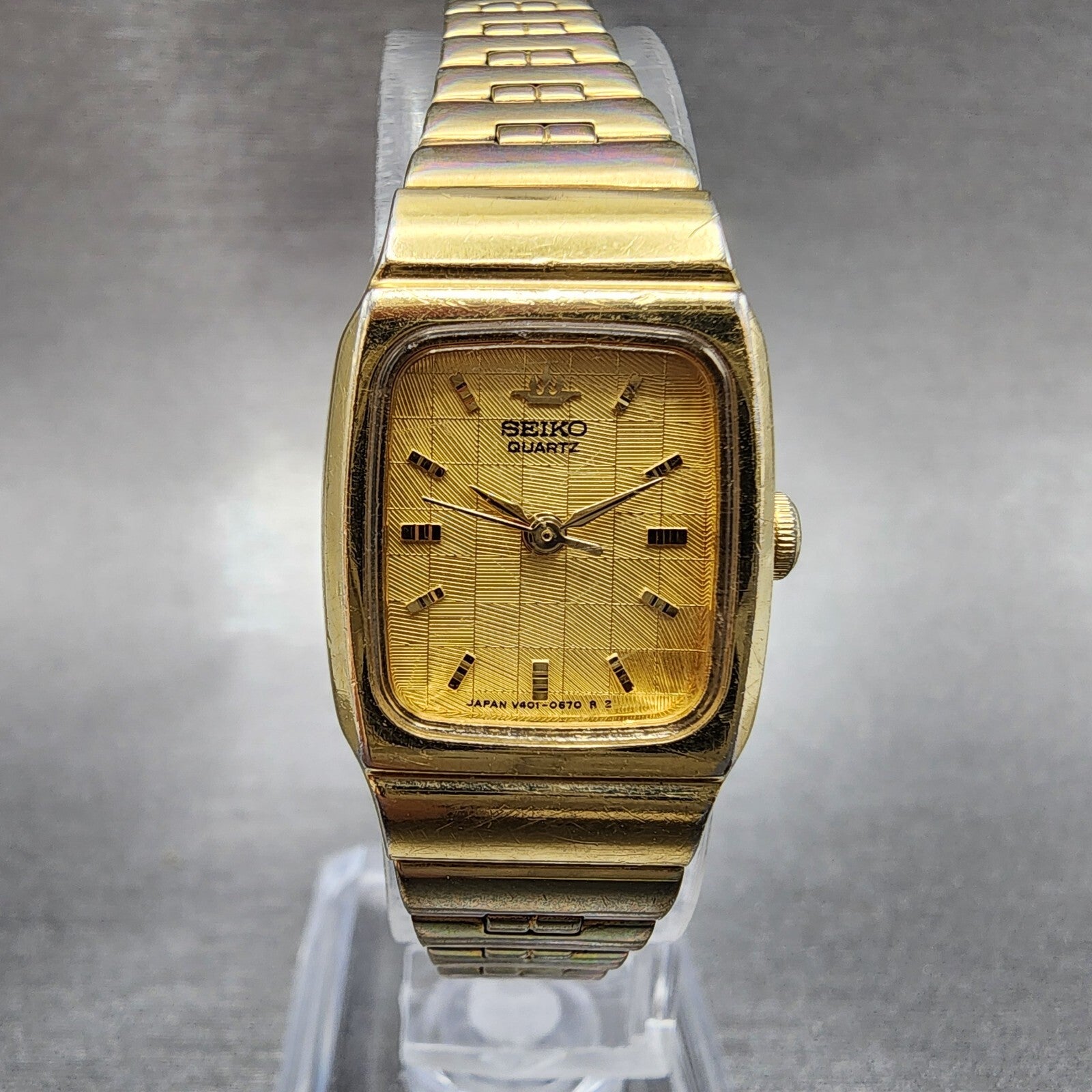 Seiko Tank Watch Women 18mm Gold Dial Gold Tone Rectangle V4015150 New Battery0