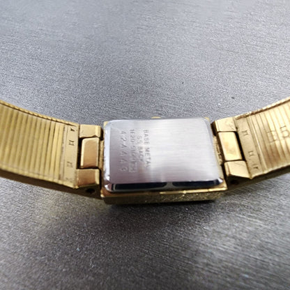 Seiko Tank Watch Women 12mm Gold Dial Gold Tone 1E205109 Rectangle New Battery9