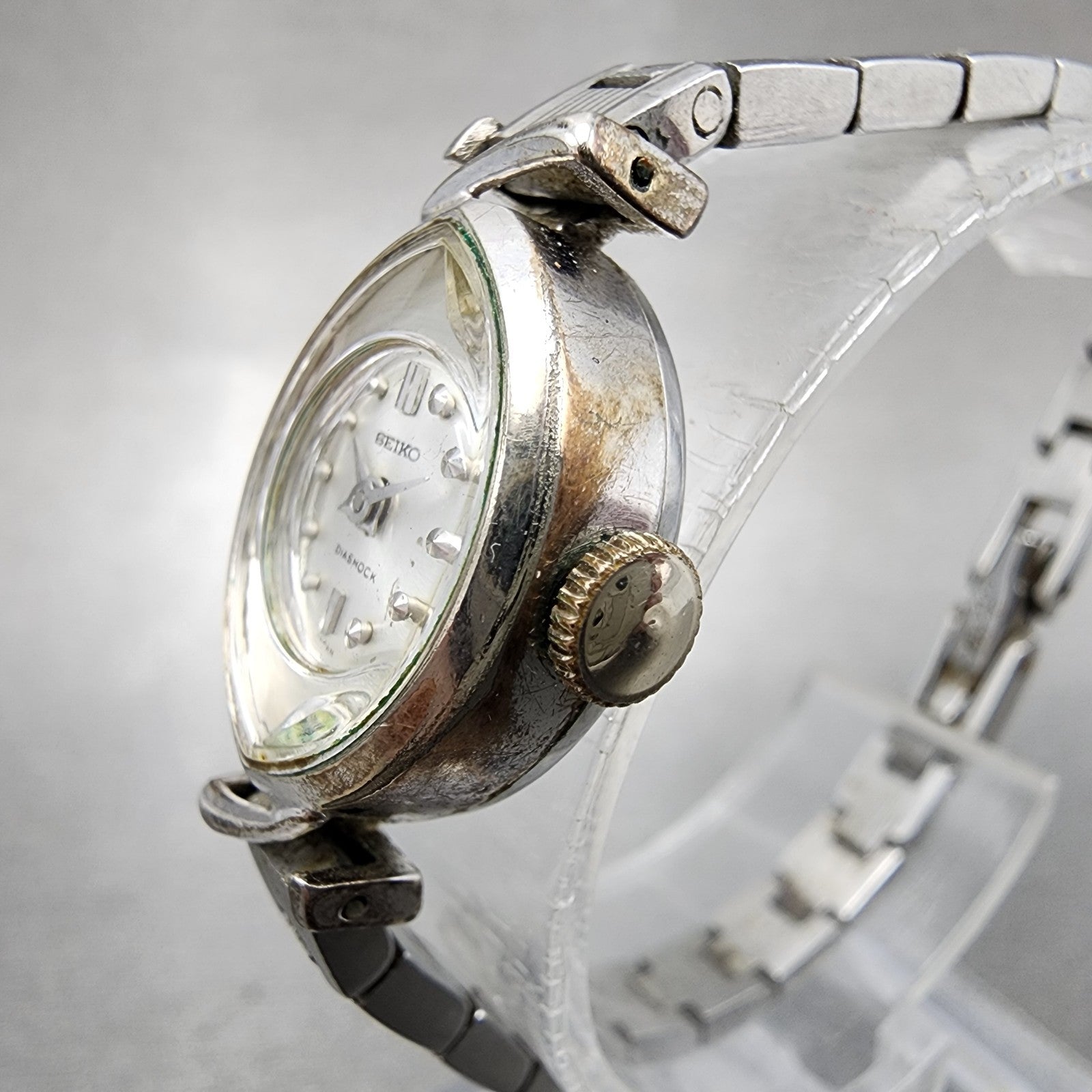 Seiko Watch Women 15mm silver Dial Silver Tone Oval 108160 Manual2