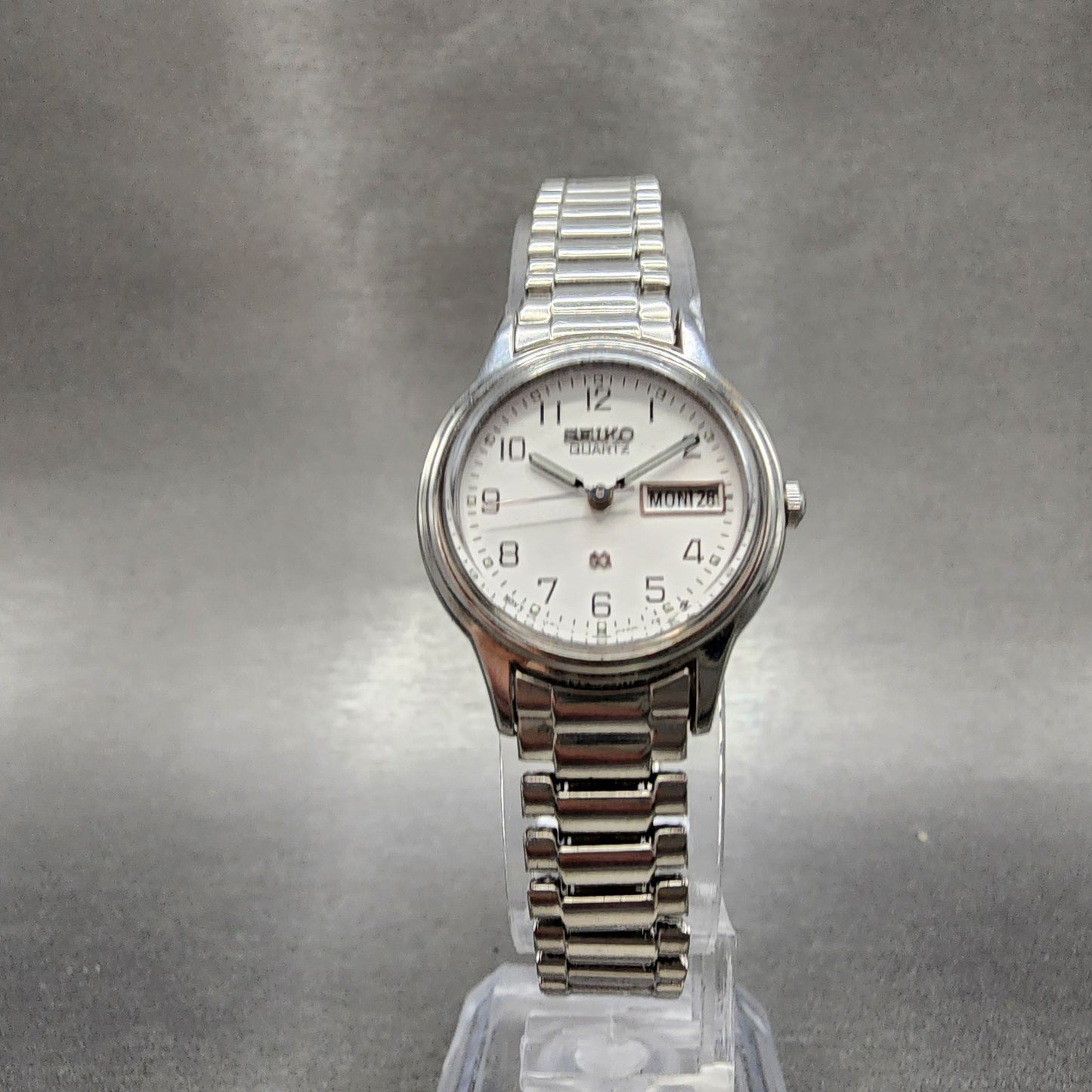 Seiko SQ Watch Women 24mm White Dial Silver Tone Daydate 3y030a29 New Battery5