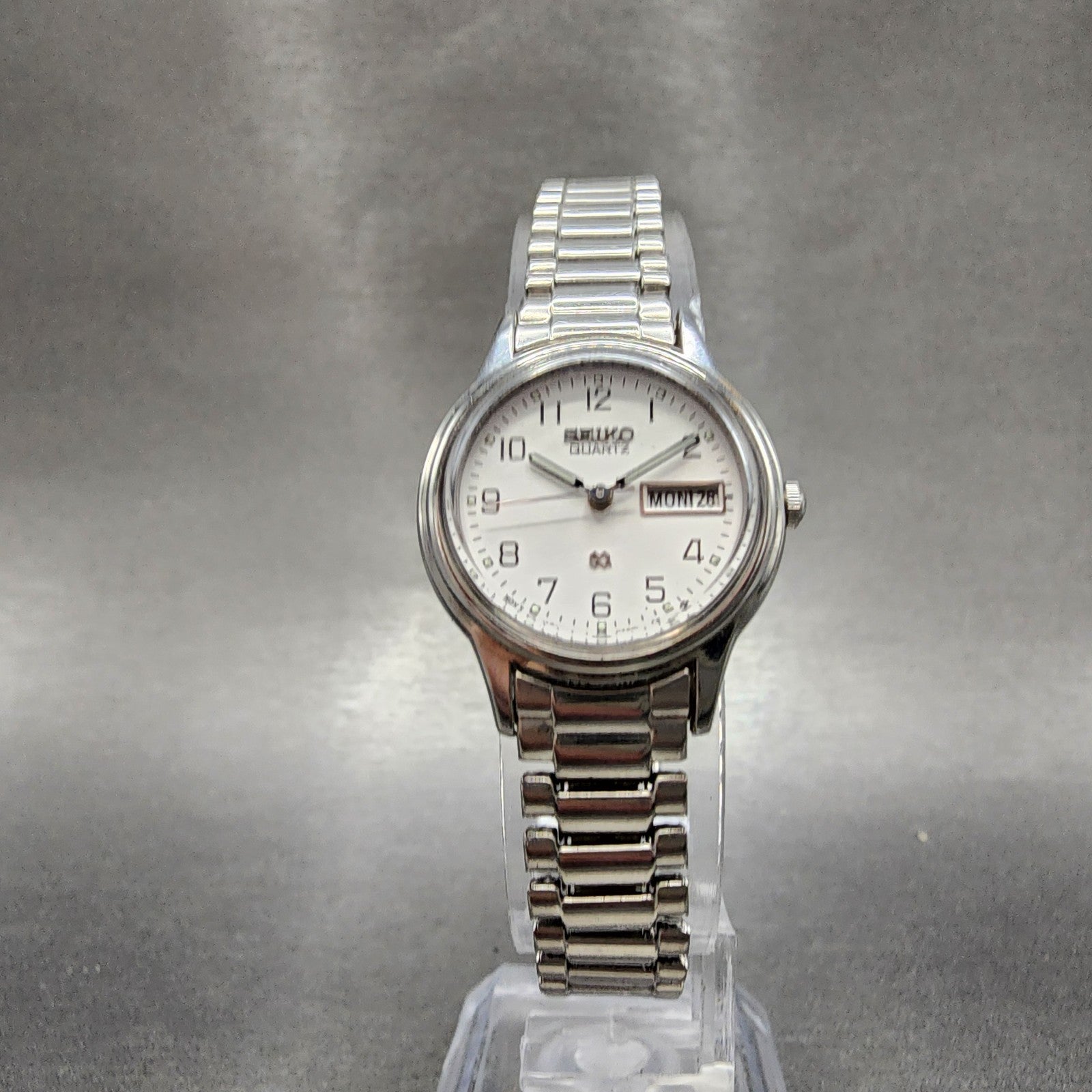 Seiko SQ Watch Women 24mm White Dial Silver Tone Daydate 3y030a29 New Battery5