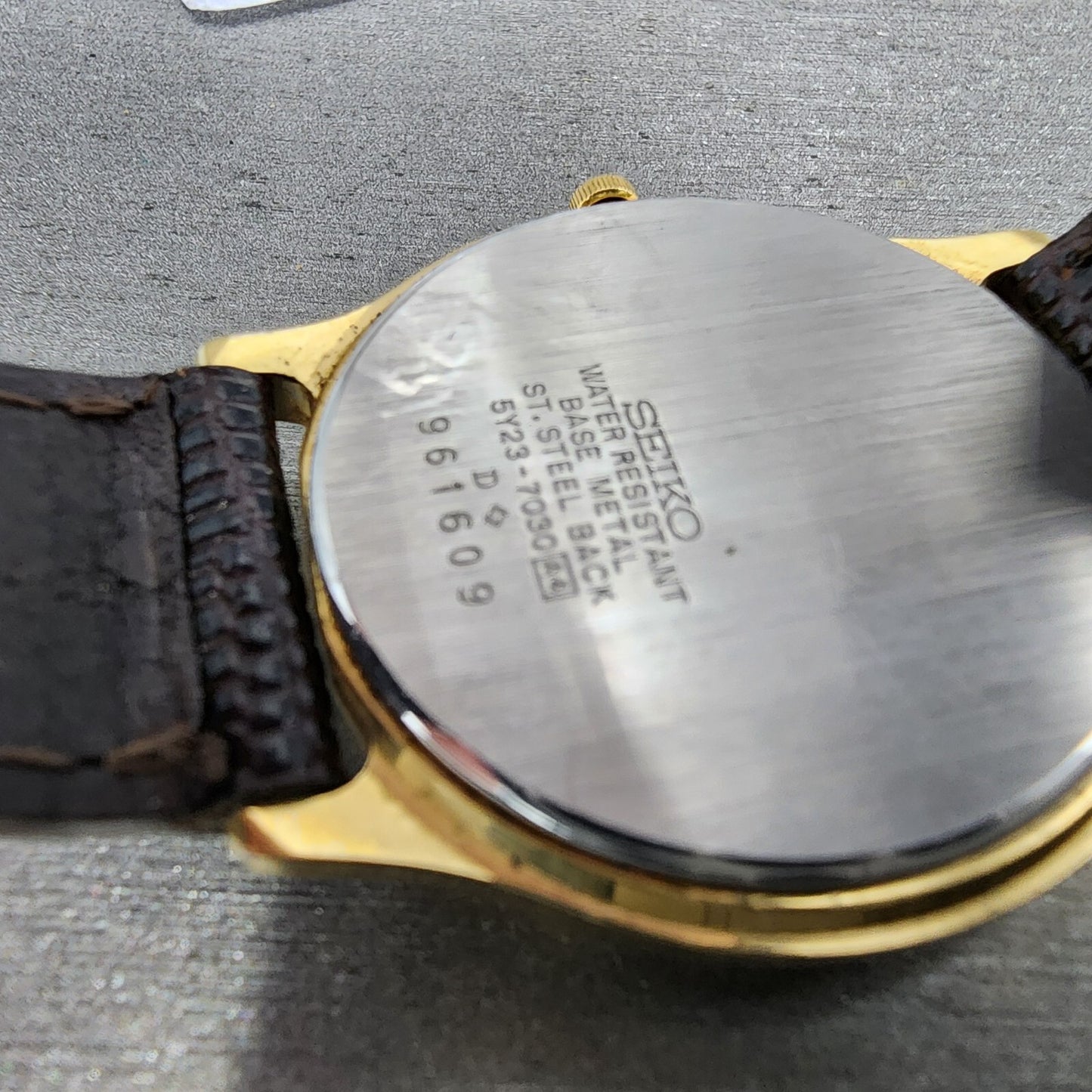 Seiko SQ Watch Men 34mm Champagne Dial Gold Tone Daydate 5Y237030 PARTS10