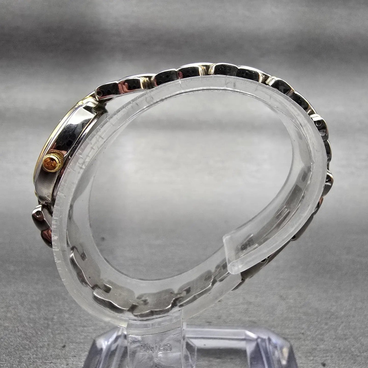 Bulova Watch Women 17mm White Dial Two Tone Oval 98L66 New Battery6
