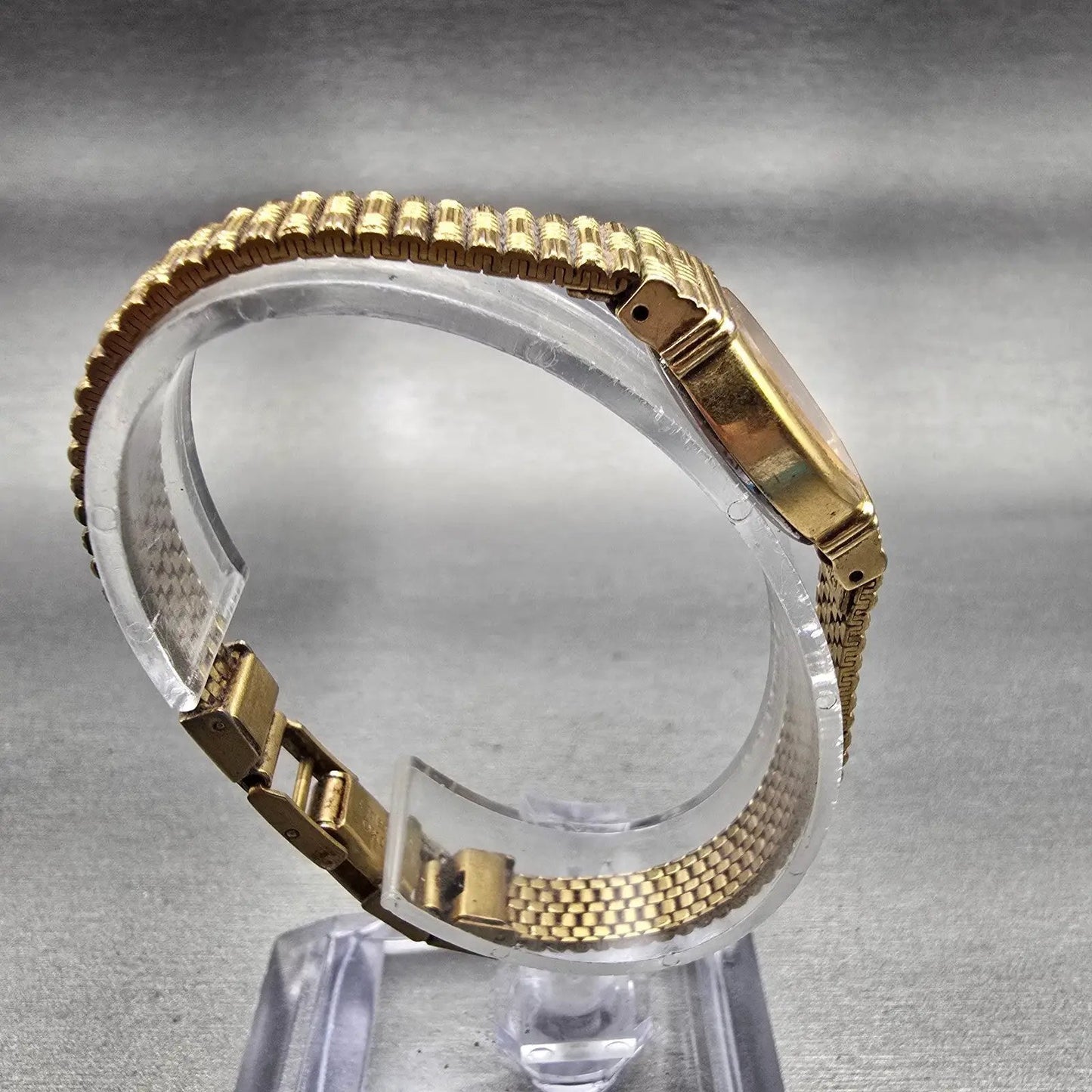 Seiko Watch Women 17mm Gold Dial Gold Tone Oval 2Y01-5C19 New Battery Vintage8