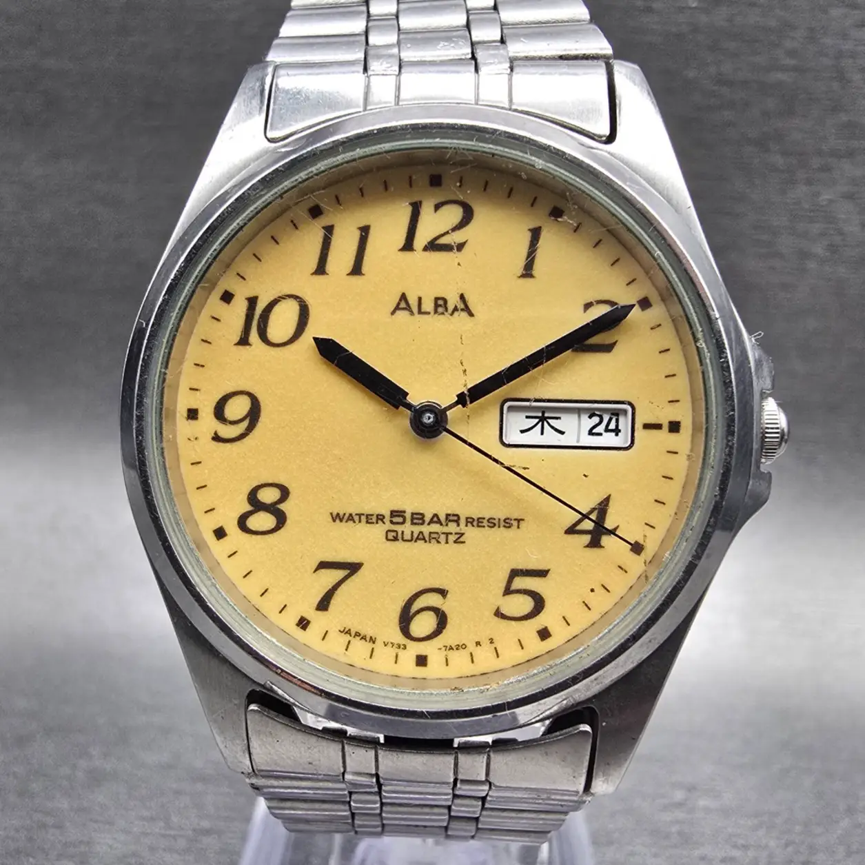 Seiko Alba Watch Men 34mm Yellow Dial Silver Tone Daydate V733-7A00 New Battery0