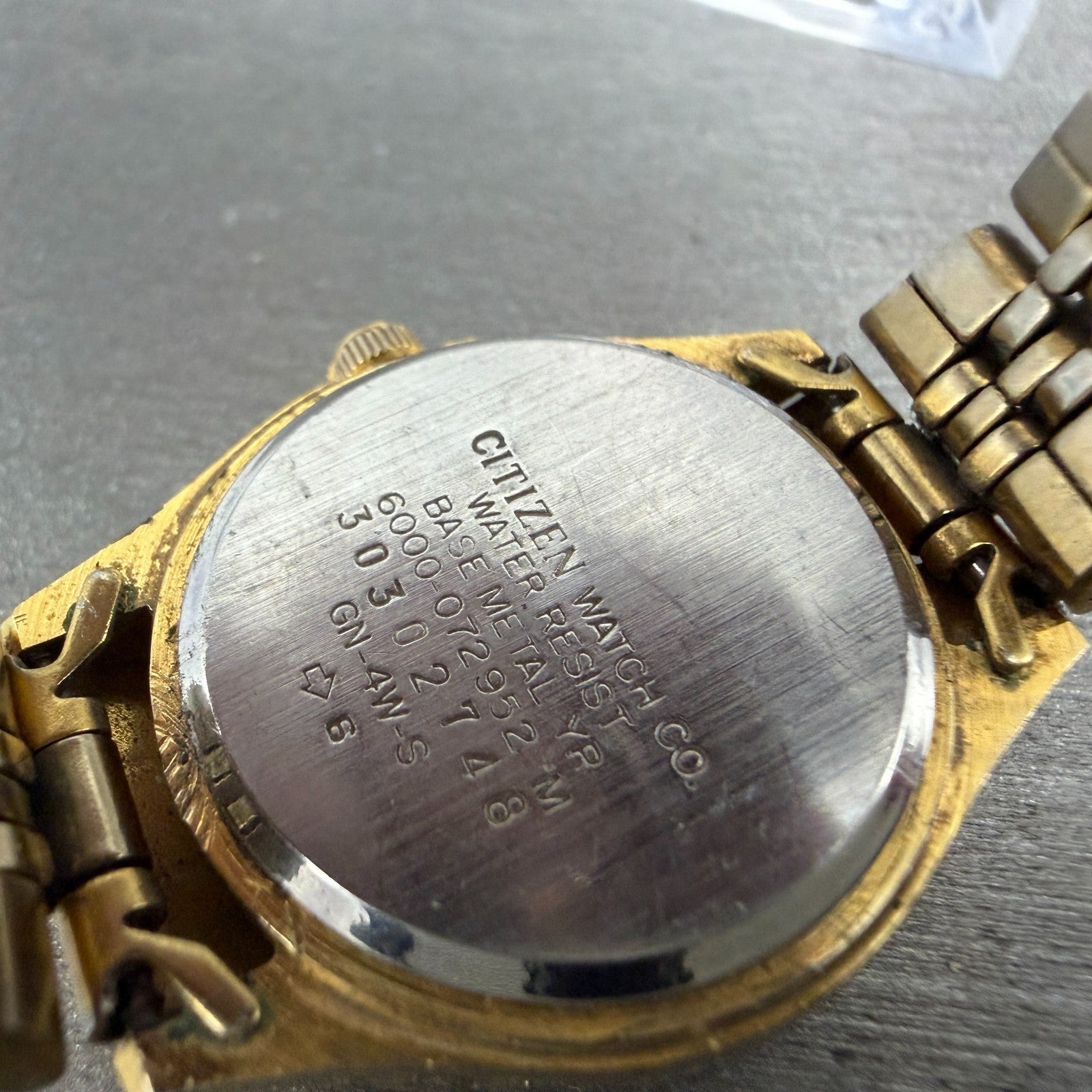 Citizen CQ Watch Women 26mm Silver Dial Gold Tone Daydate 6000-072952 NewBattery9