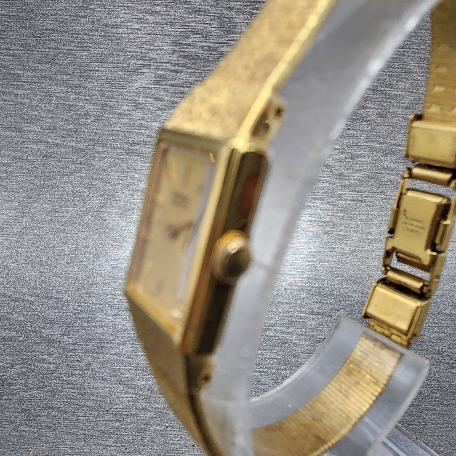 Seiko Tank Watch Women 12mm Champagne Dial Gold Tone 2e206479 New Battery2