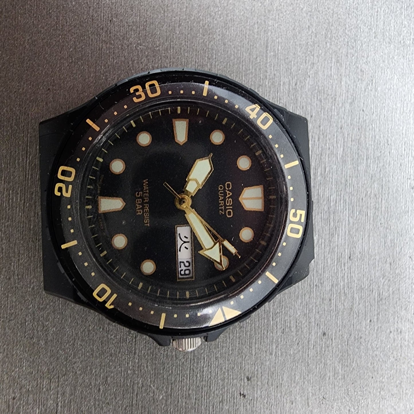 Casio MRW81 Dive Watch Men 37mm Black Dial Black Tone Daydate Round NOS New Bat2