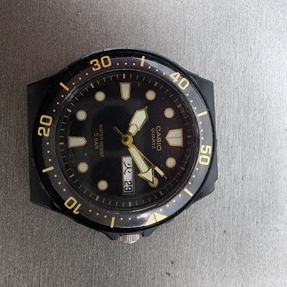 Casio MRW81 Dive Watch Men 37mm Black Dial Black Tone Daydate Round NOS New Bat2