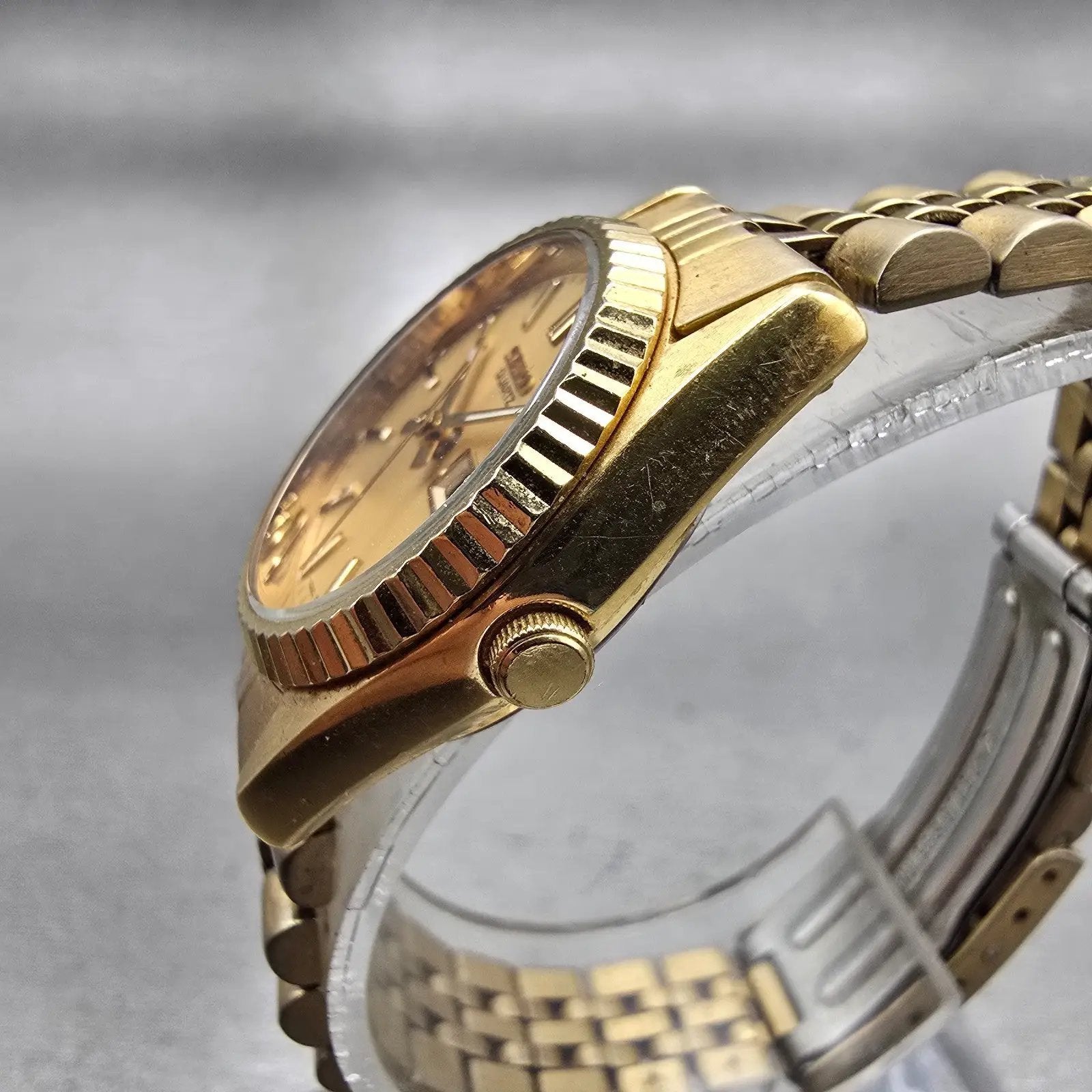 Seiko Watch Women 24mm Gold Dial Gold Tone Daydate Round 7N83-0049 New Battery2