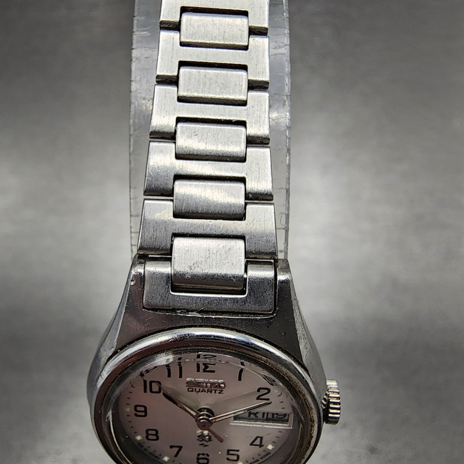 Seiko SQ Watch Women 23mm Silver Dial Silver Tone Daydate Round 85230039 NewBat4