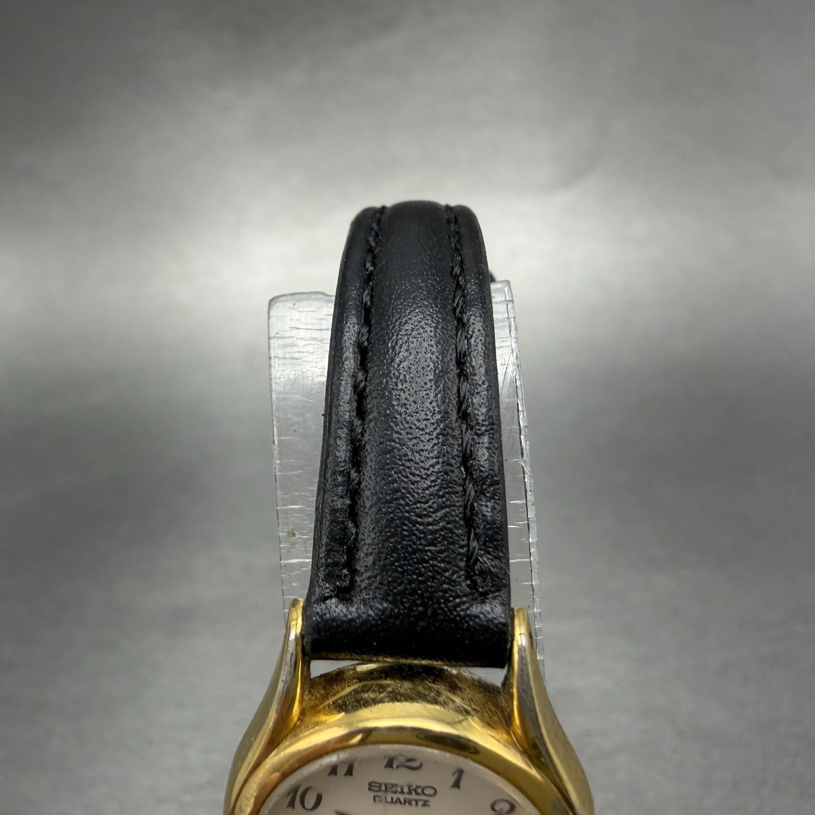 Seiko Watch Women 20mm White Dial Gold Tone Round 2Y01-0A19 New Battery VintageM5