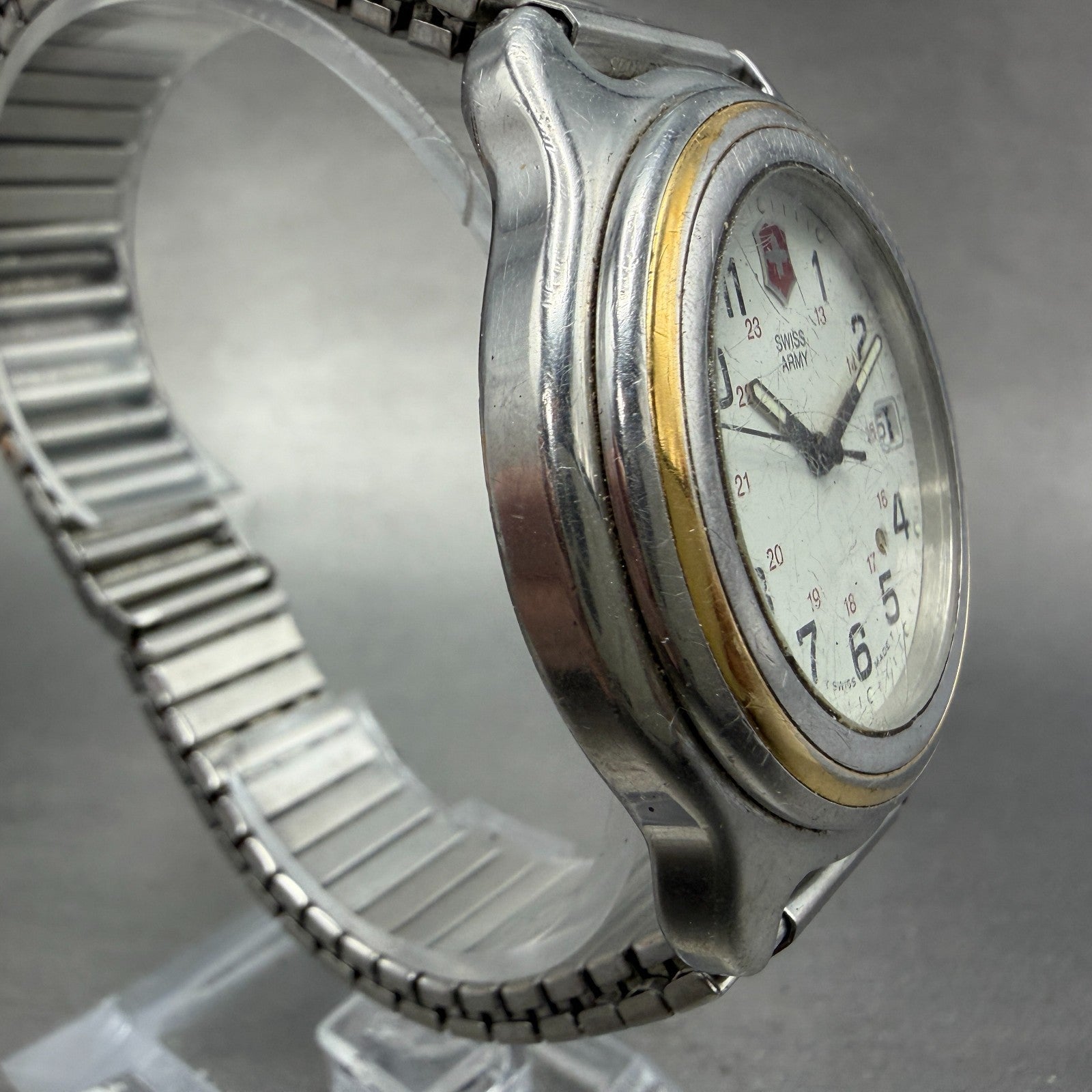 Swiss Army Victorinox Watch Men 39mm White Dial Two Tone Date Round PARTS VTG4