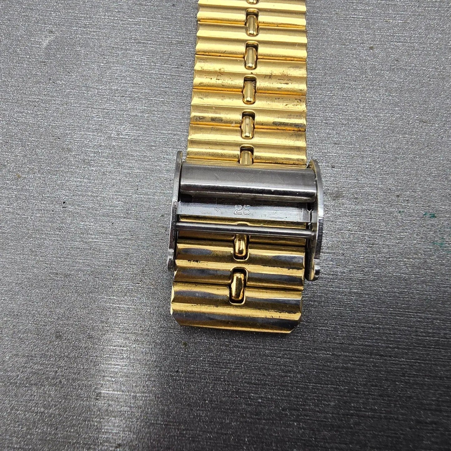 Seiko Bracelet 18mm Stainless Steel Gold Tone Vintage Japan Z1332L Broken Clasp8
