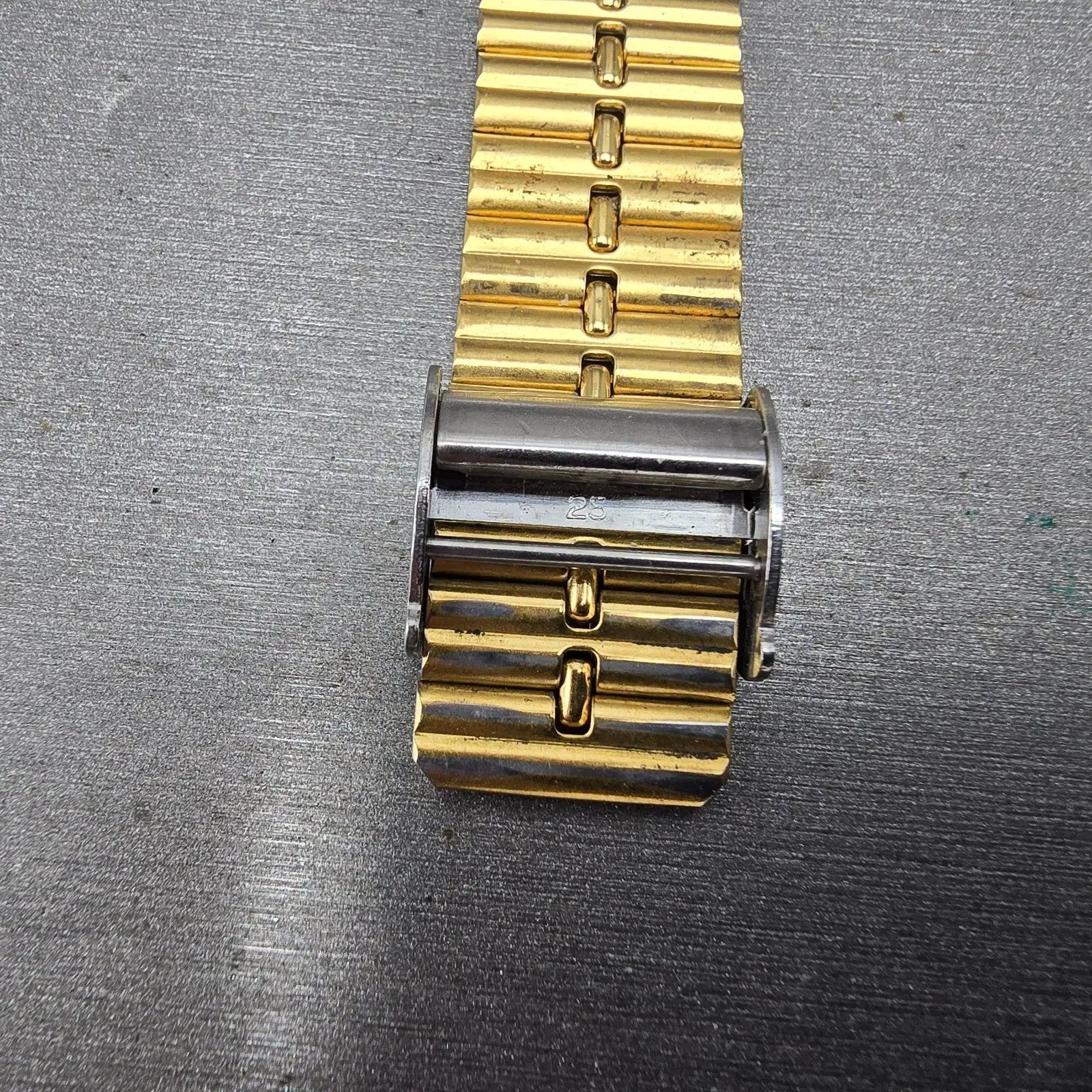 Seiko Bracelet 18mm Stainless Steel Gold Tone Vintage Japan Z1332L Broken Clasp8