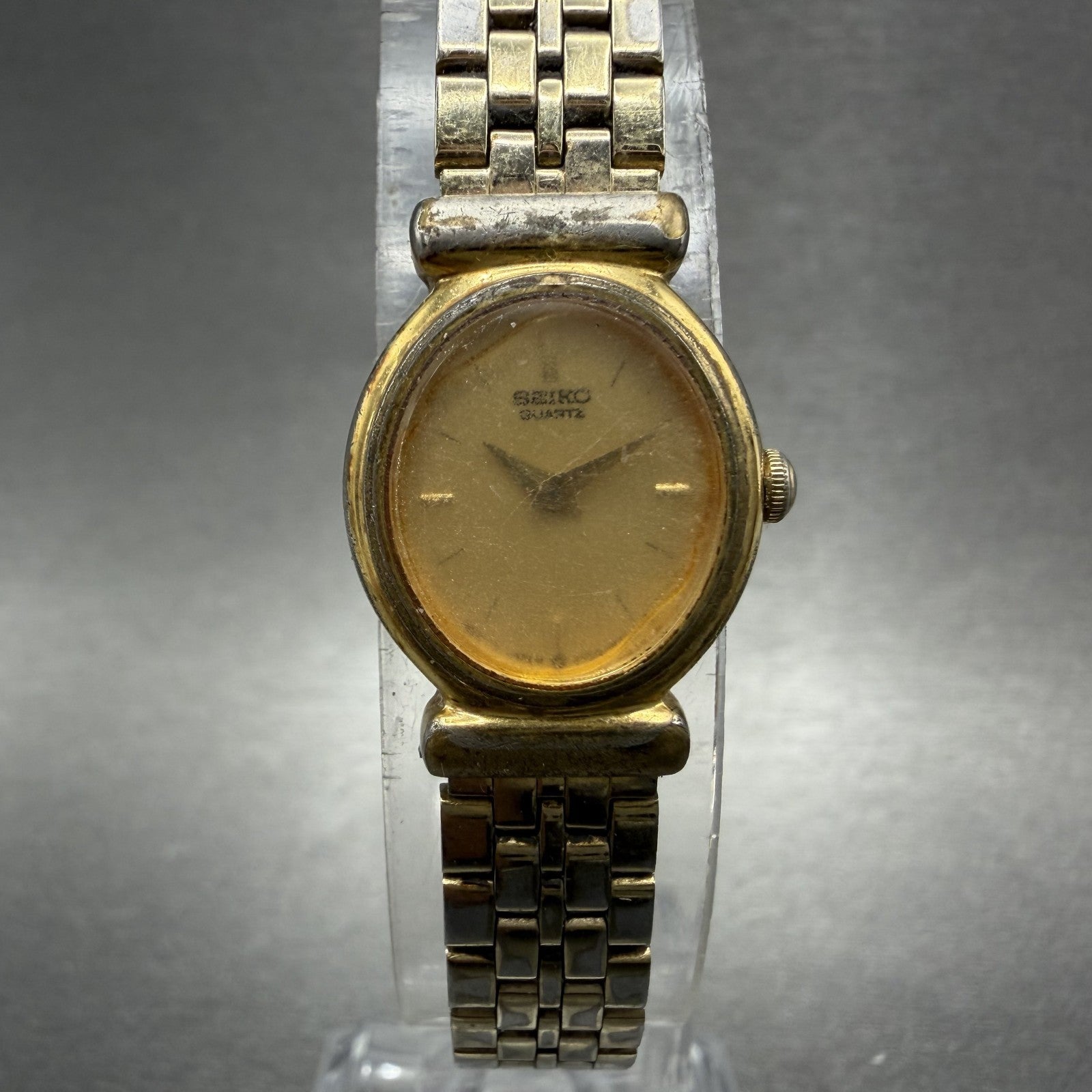 Seiko Watch Women 16mm Champagne Dial Gold Tone Oval 2Y005B59 New Battery0