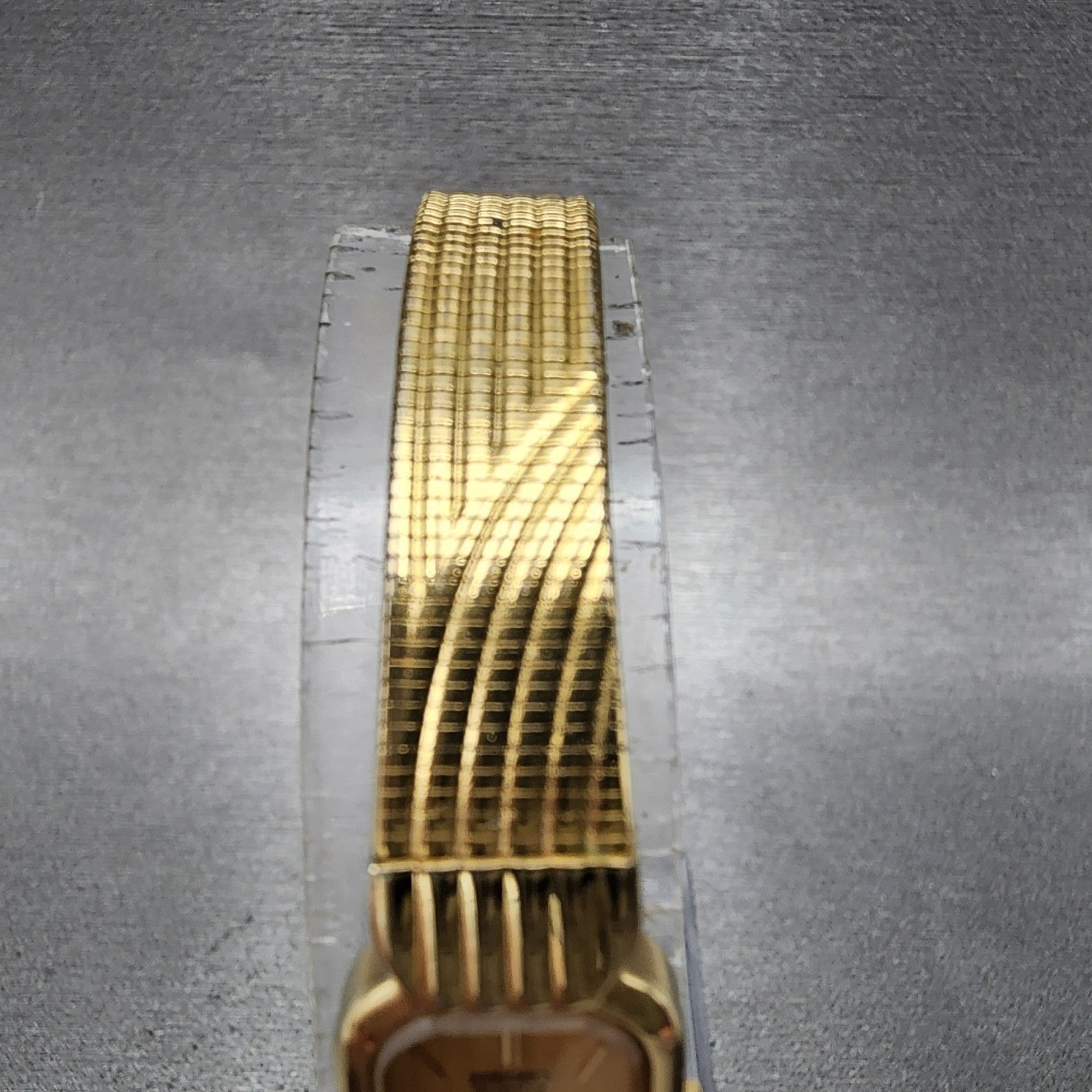 Seiko Tank Watch Women 13mm Champagne Dial Gold Tone 2e206019 New Battery4
