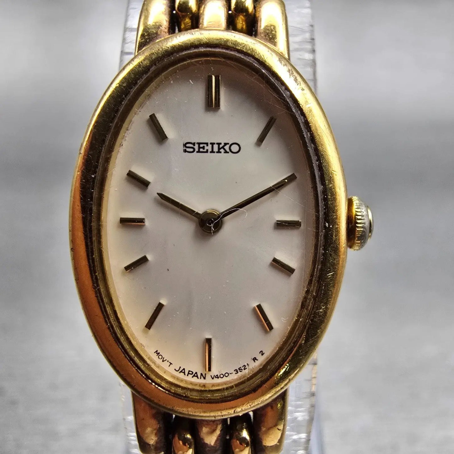 Seiko Watch Women 17mm White Dial Gold Tone Oval V400-1019 New Battery Vintage1