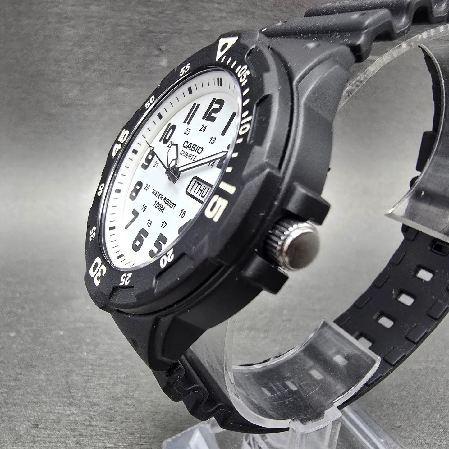 Casio Dive Watch Men 43mm White Dial Black Tone Round Daydate MRW-200H New BattL2