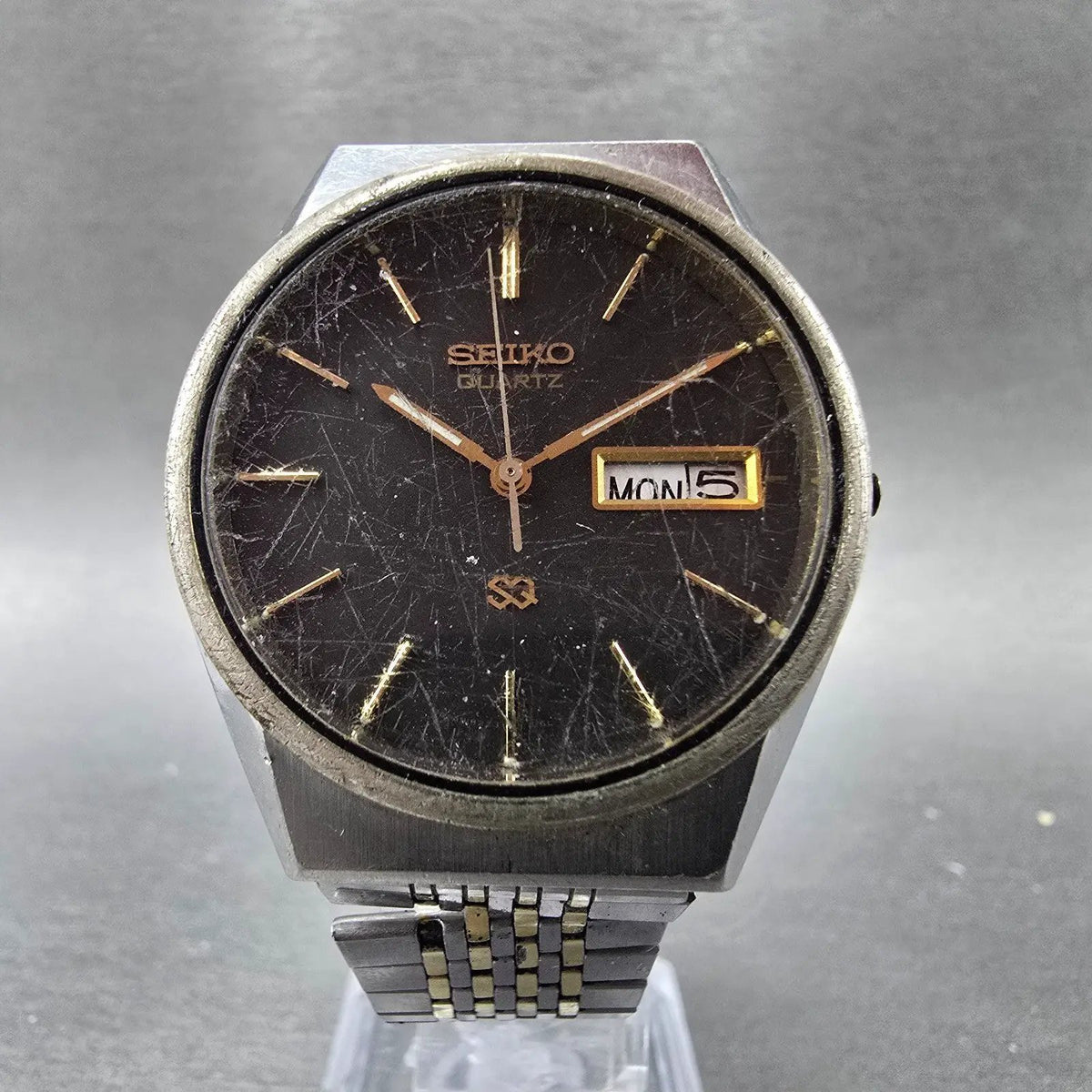 Seiko SQ Watch Men 35mm Gray Dial Two Tone Daydate Round 8223-8009 PARTS6
