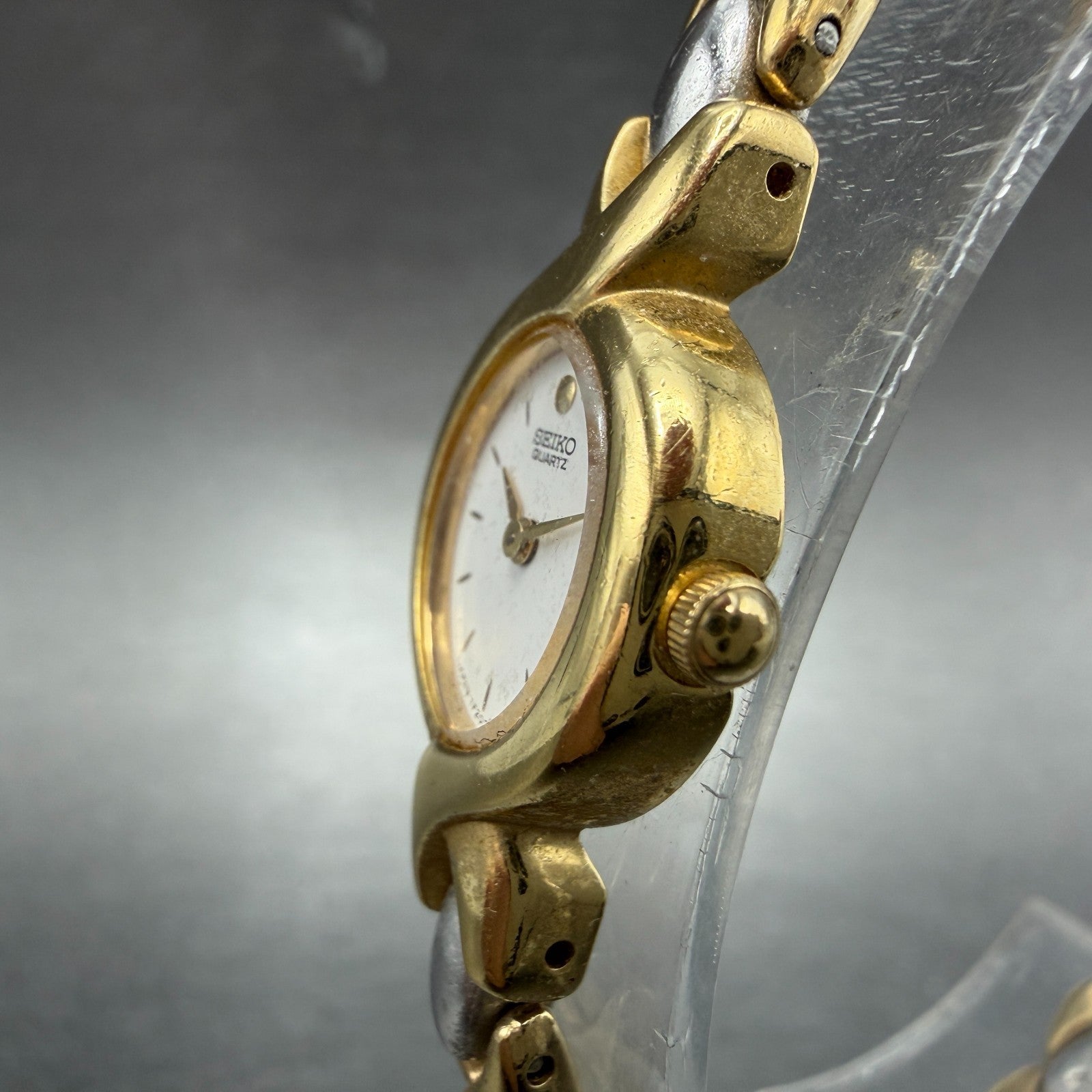 Seiko Watch Women 16mm White Dial Two Tone Round Vintage 1F20-5H79 New Battery2