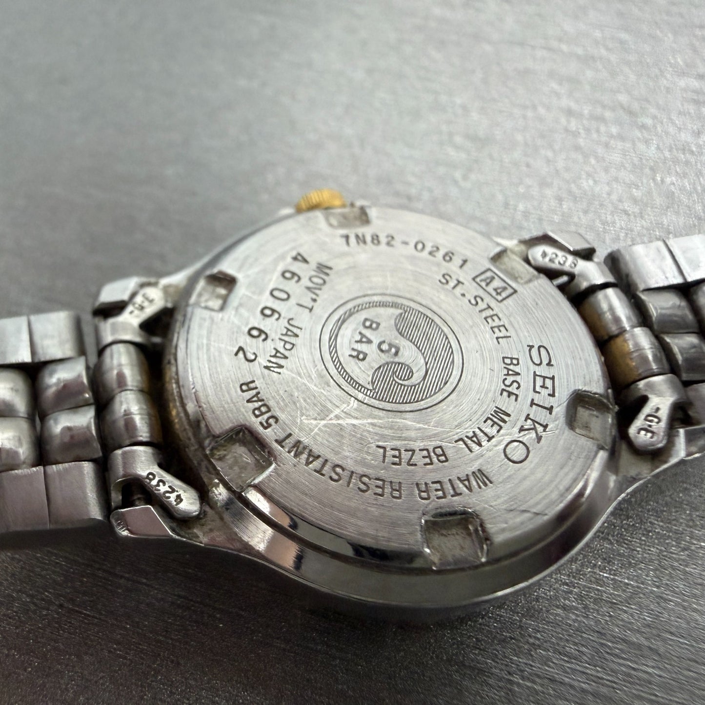 Seiko Sports 50 Watch Women 25mm Silver Dial Two Tone Round 7N82-0261 New Bat K99