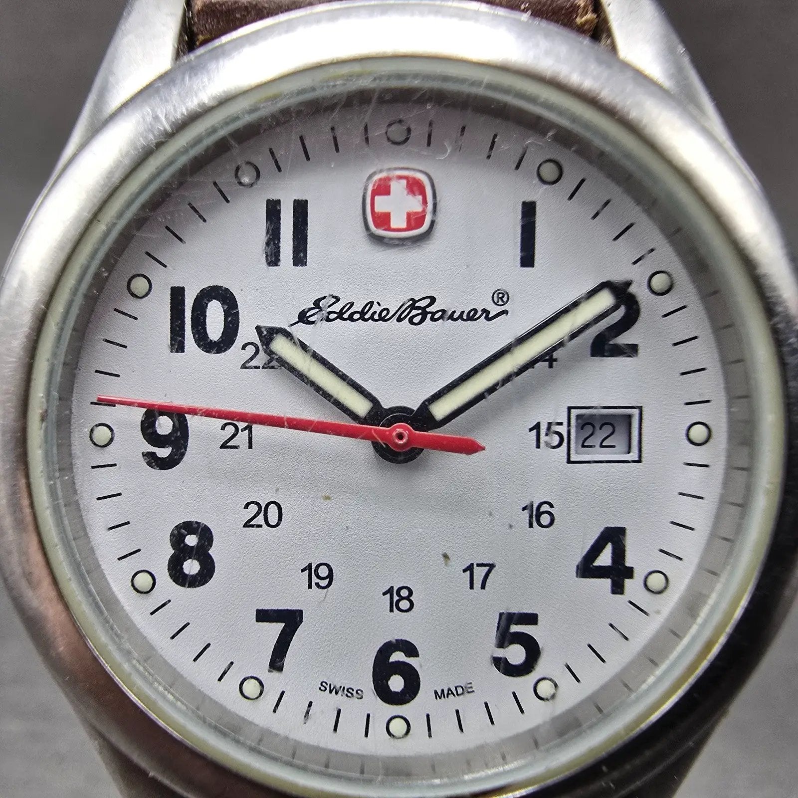 Wenger Eddie Bauer Watch Women 30mm White Dial Silver Tone Date 7036X/T New Batt1
