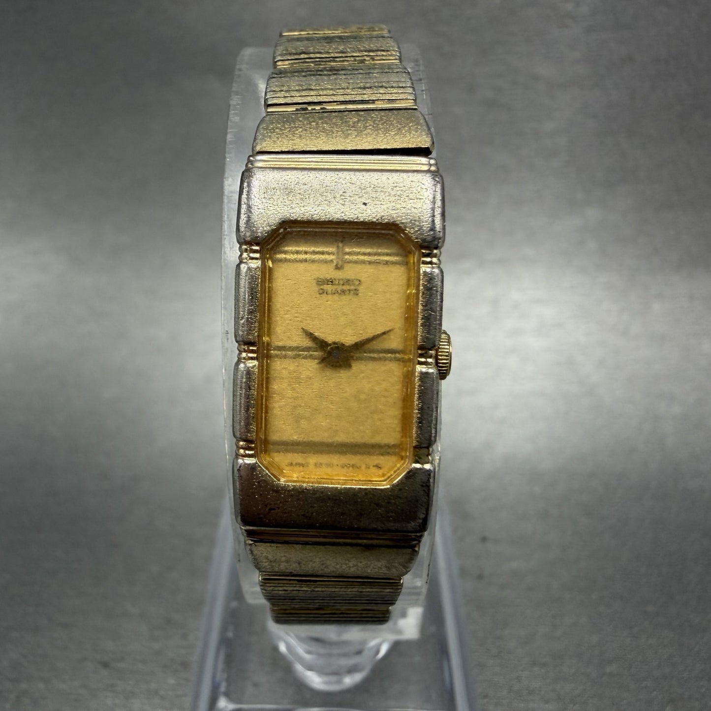 Seiko Tank Watch Women 13mm Champagne Dial Gold Tone 2E205039 New Battery0